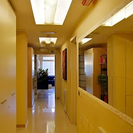 מלון Stilhotel 3*